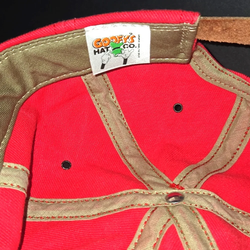 1990s NEW MICKEY MOUSE DISNEY GOOFY HAT COMPANY RED LEATHER STRAP HAT USA